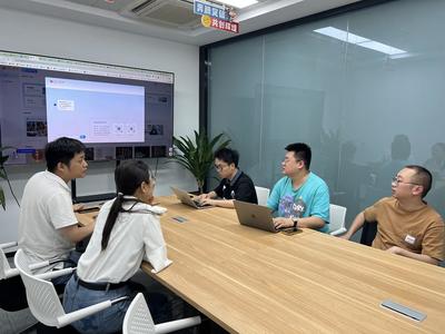 在“世界超市”遇見能“說”各國(guó)語言的老板娘，義烏老板娘用數(shù)字化翻譯服務(wù)連接全球客商